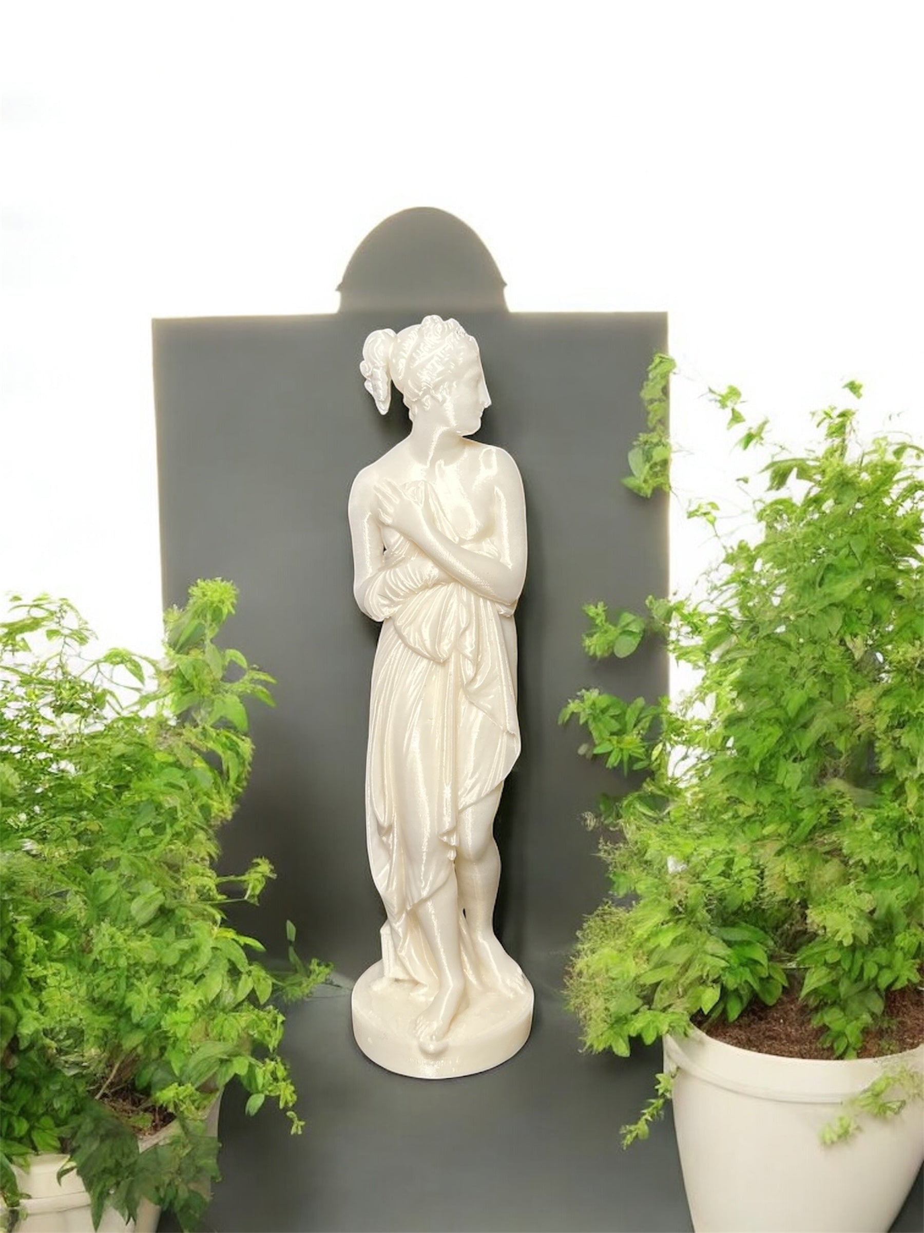 Bathing Venus (Venus Italica) – Light and Key