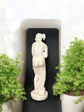 Load image into Gallery viewer, Bathing Venus (Venus Italica)