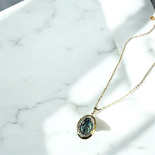 Load image into Gallery viewer, Abalone Oval Picture Locket Necklace