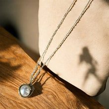 Load image into Gallery viewer, Solitaire Pearl Round Necklace
