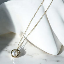 Load image into Gallery viewer, Solitaire Pearl Round Necklace
