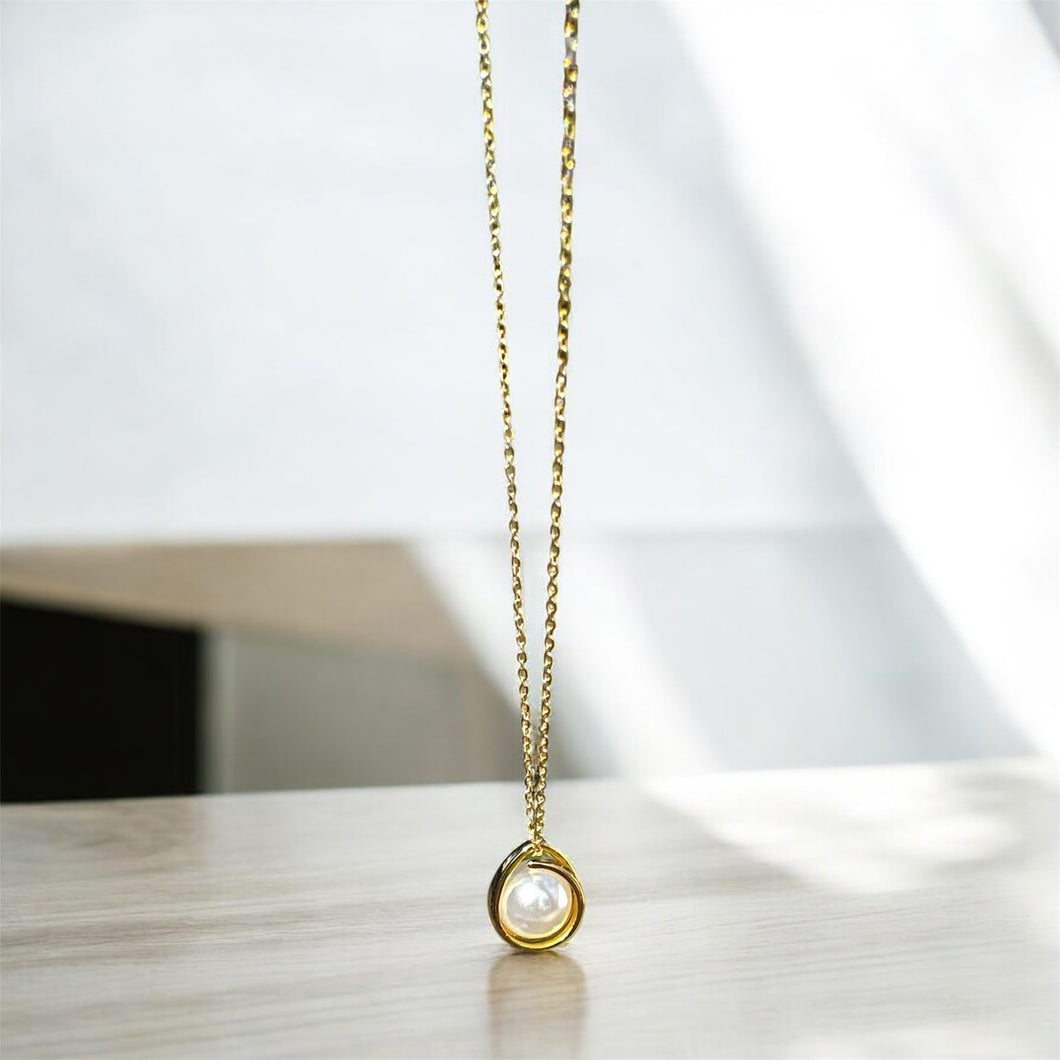 Solitaire Pearl Round Necklace