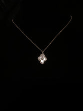 Load image into Gallery viewer, White Flower Shell Pearl
