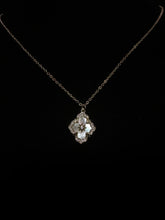 Load image into Gallery viewer, White Flower Shell Pearl
